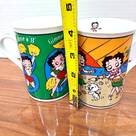 Betty Boop Fine Porcelain Collector Mugs Set of 2 Gimme A Boop & Aloha Betty - Picture 13 of 14